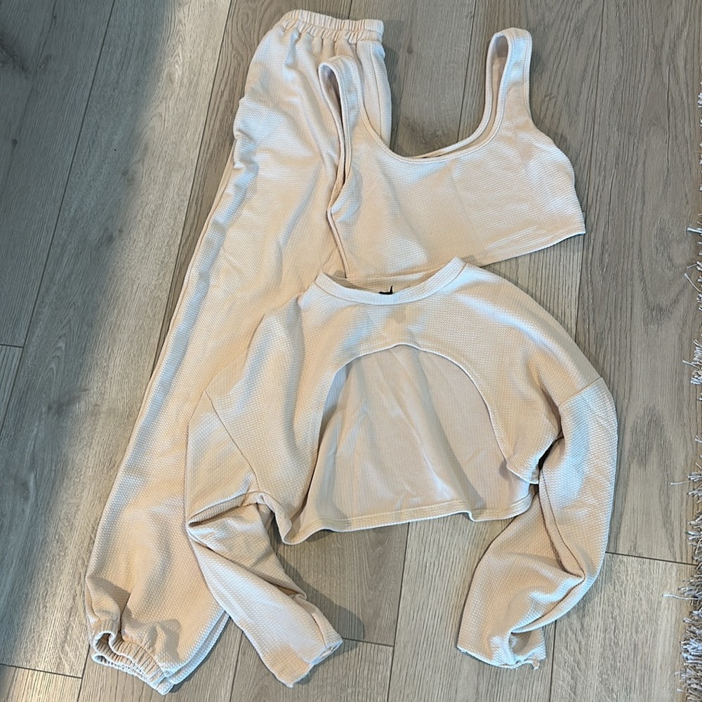 NEW ✨3 Pc SHEIN outfit. Cream Color - Picture 7 of 7